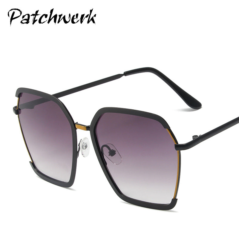 Trendy Oversized Sunglasses for a Chic Look