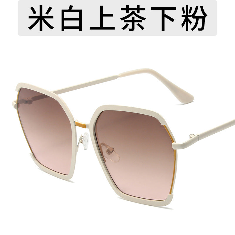 Trendy Oversized Sunglasses for a Chic Look